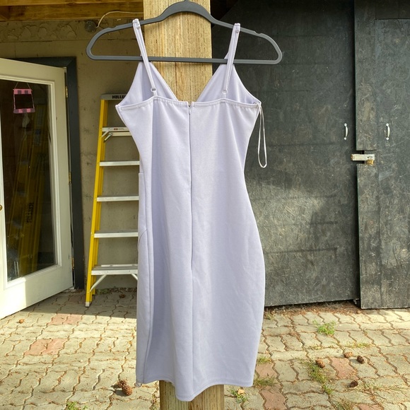 Lavender dress with lace cut - Picture 6 of 6